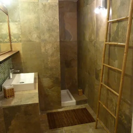 Alojamento de Acomodação e Pequeno-almoço Chez Nous Cassis